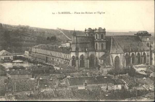 Saint-Mihiel Place des Moines 
Eglise