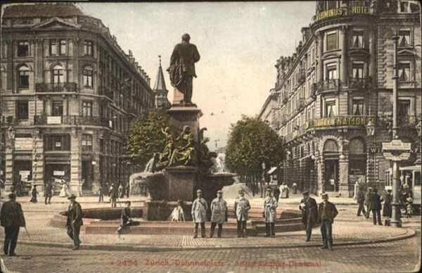 Zuerich Bahnhofplatz Alfred Escher Denkmal