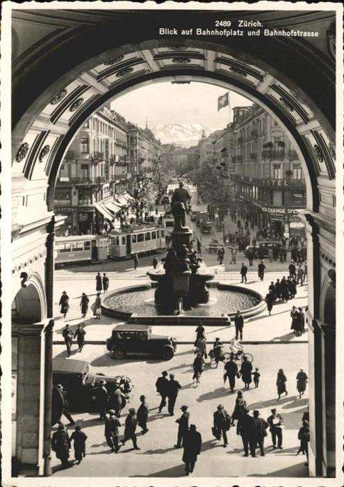 Zuerich Bahnhofplatz Bahnhofstrasse Brunnen Str