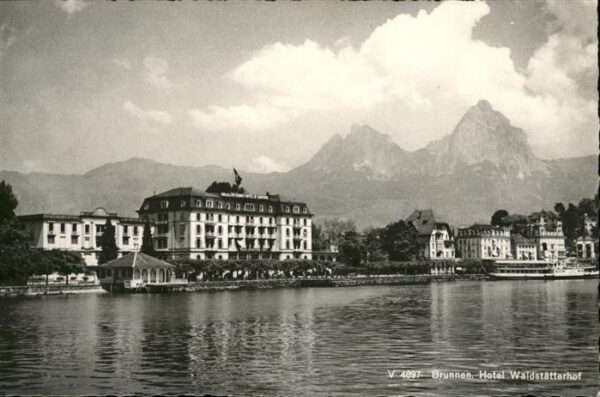 Brunnen SZ Hotel Waldstätterhof Schiff