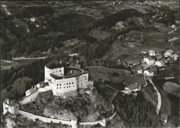 Tarasp Schloss Fliegeraufnahme