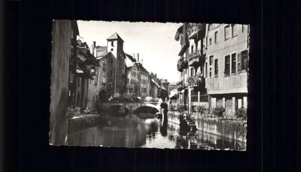 Annecy Haute-Savoie Canal du Thiou la Tour Pont Morens