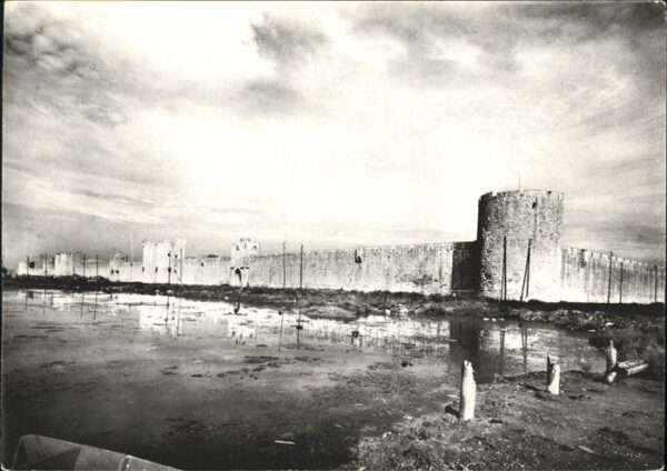 Aigues-Mortes les Remparts Cote Sud-Est