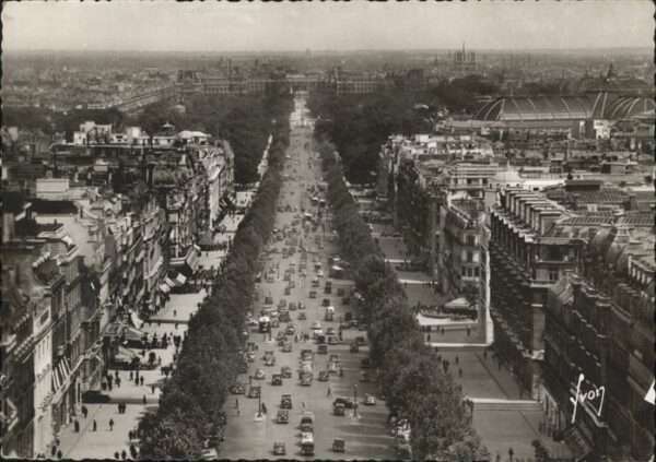 Paris Avenue des Champs-Elysees