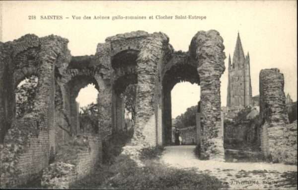 Saintes Arenes Gallo-Romaines Clocher Saint-Eut