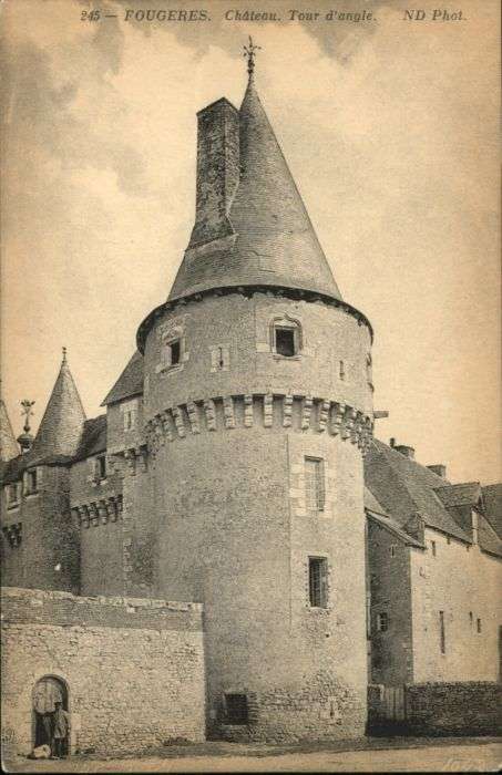 Fougeres Chateau Tour Angle