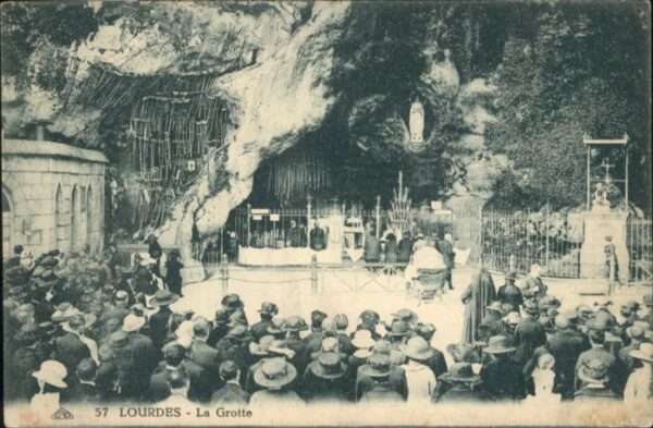 Lourdes Hautes Pyrenees Lourdes Grotte Höhle