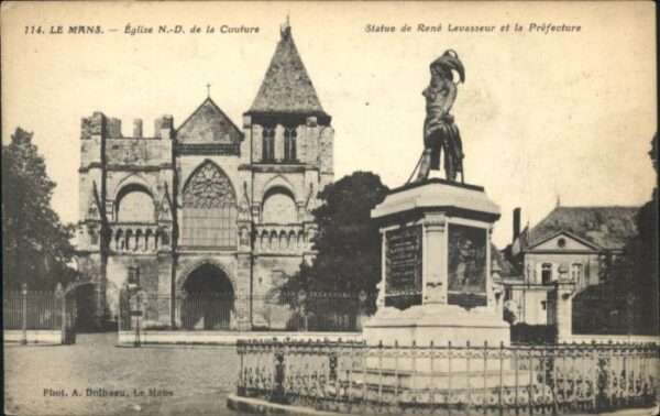 Le Mans Sarthe Le Mans Eglise Couture Statue Rene Leva
