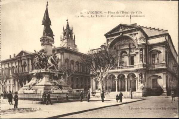 Avignon Vaucluse Avignon Place Hotel de Ville Mauie Thea