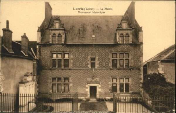 Lorris Mairie Monument Historique