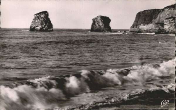 Hendaye Pyrenees Atlantiques Froniere Franco-Espagnole Deux Jumeaux