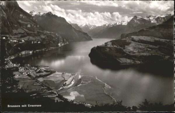 Brunnen SZ Urnersee