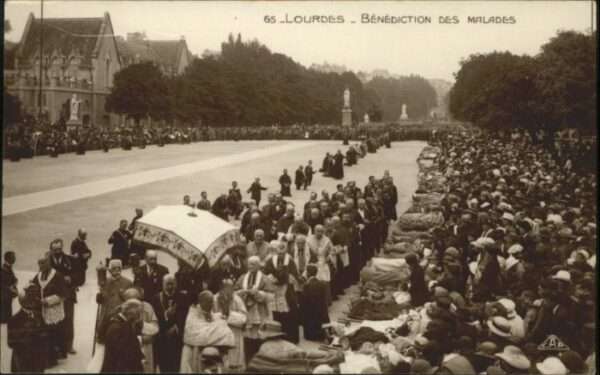 Lourdes Hautes Pyrenees Lourdes Benediction Malades Prozession
