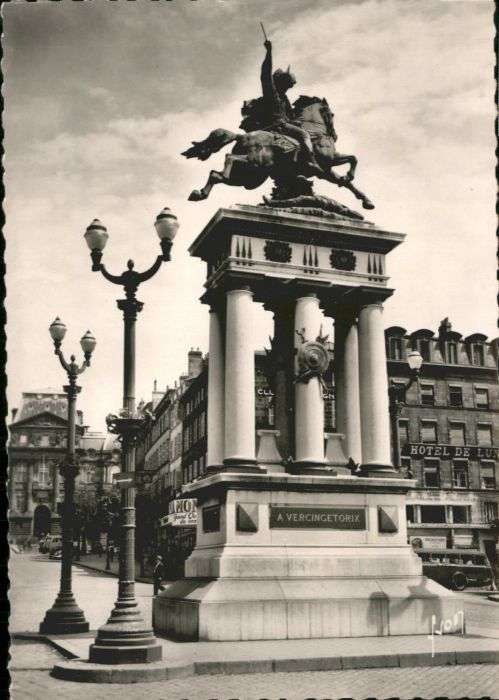 Clermont-Ferrand Place de Jaude Statue de Vercingetorix
