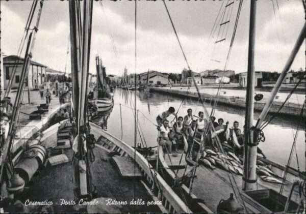 Cesenatico Porto Canale Ritorno dalle pesca Schiff