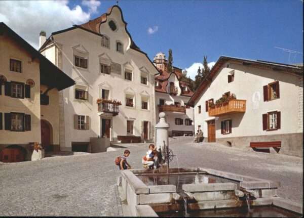 Scuol Dorfplatz Bügl Grond