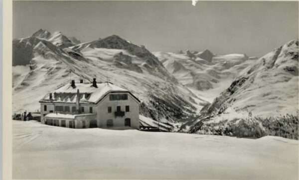 Muottas Muragl Hotel