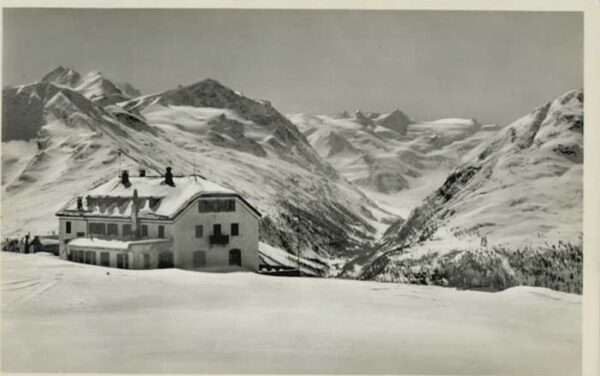 Muottas Muragl Hotel