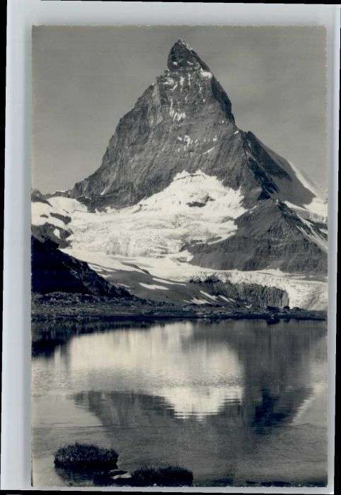 Zermatt VS Zermatt Riffelsee Matterhorn