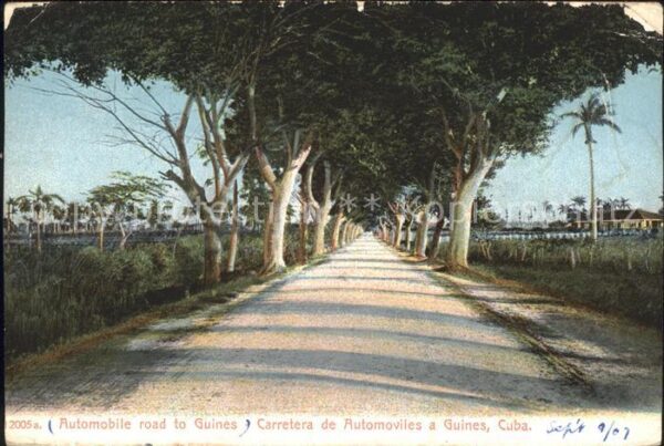 Guines Cuba Carretera de Automoviles