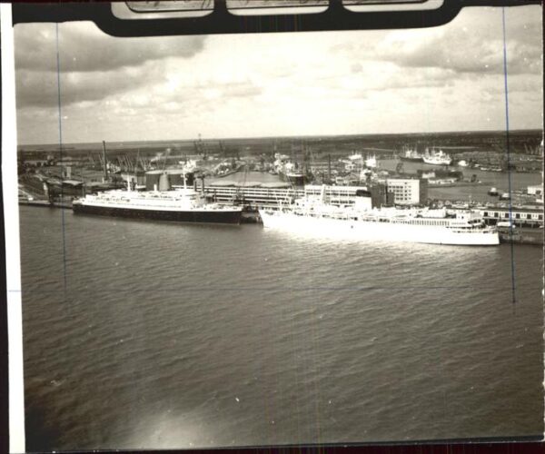 Dampfer Oceanliner Bremerhaven Dampfschiffe Fliegeraufnahm