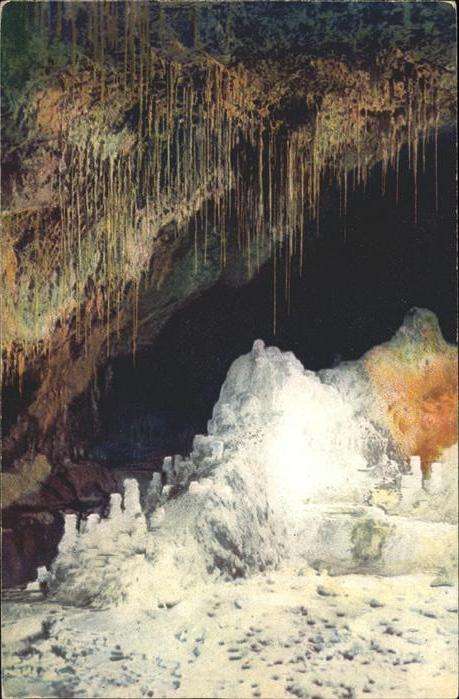 Hoehlen Caves Grottes Feengrotte Saalfeld Gralsburg