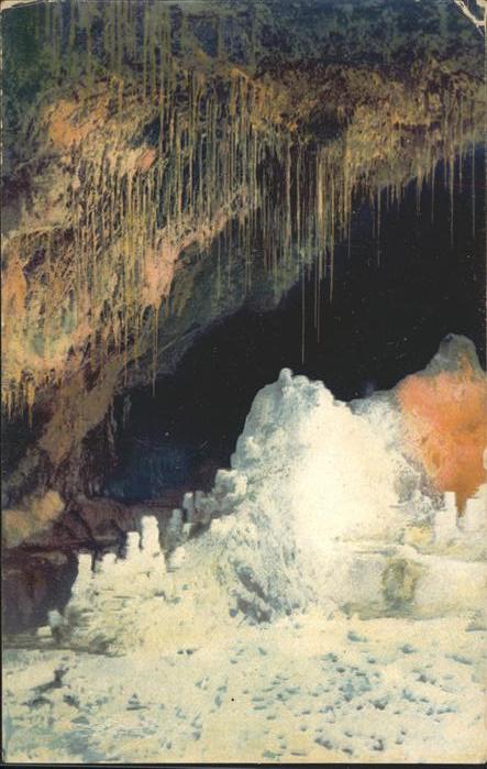 Hoehlen Caves Grottes Feengrotte Saalfeld Gralsburg