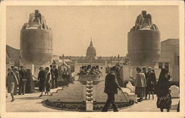 Exposition Arts Decoratifs Paris 1925 Jardins de la Manufacture de Sevres