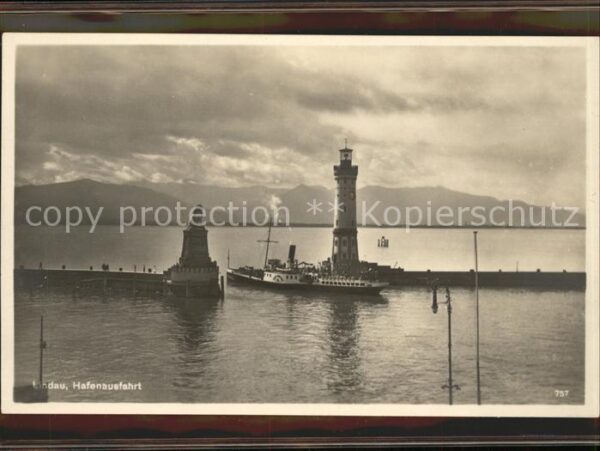 Dampfer Seitenrad Leuchtturm Lindau Hafenausfahrt