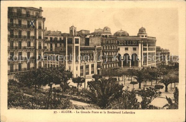 Alger Algerien Boulevard Laferriere et la Grande Poste