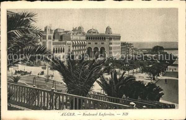 Alger Algerien Boulevard Laferriere et la Grande Poste