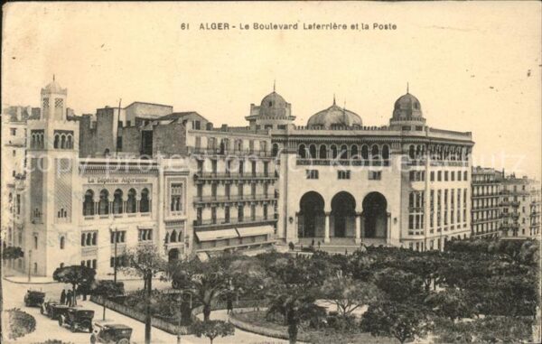 Alger Algerien Boulevard Laferriere et la Grande Poste