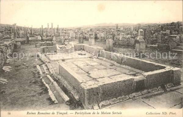 Timgad Ruines Romaines Peristylium de la Maiso