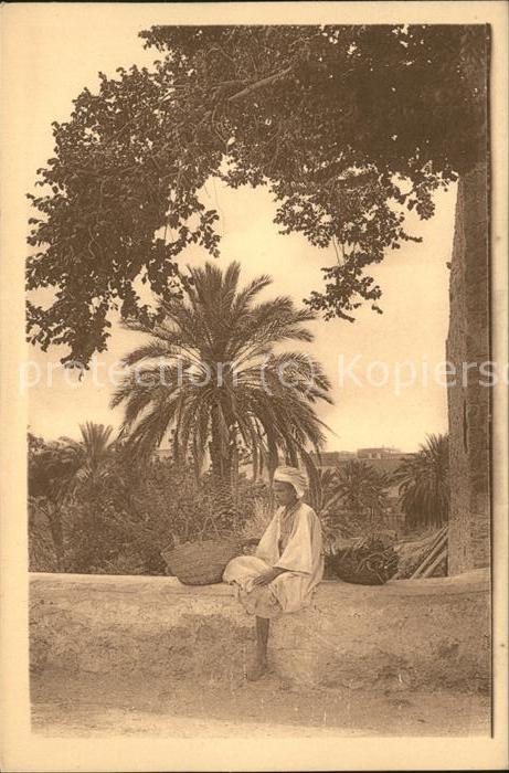 Bou Saada Pose au retour du Marche Scenes et Type