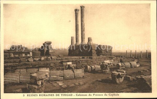 Timgad Ruines Romaines Colonnes du Pronaos du