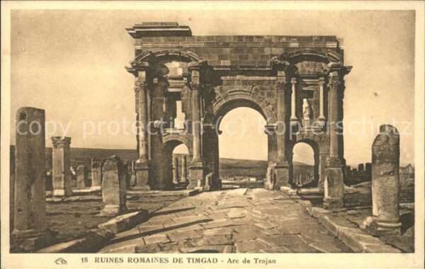 Timgad Ruines Romaines Arc de Trajan