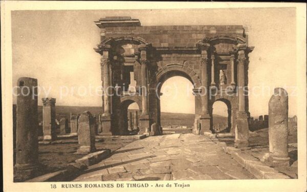 Timgad Ruines Romaines Arc de Trajan