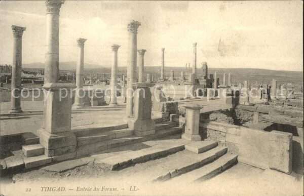 Timgad Ruines Romaines Entree du Forum