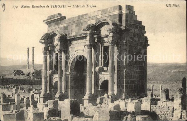 Timgad Ruines Romaines Arc de Trajan
