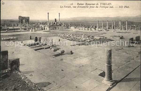 Timgad Ruines Romaines Forum vue prise du Port