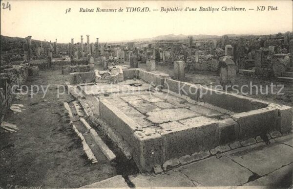 Timgad Ruines Romaines Baptistere d_une Basili