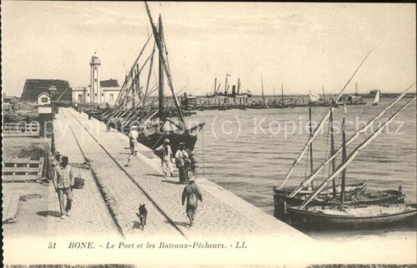 Bone Port et Bateaux Pecheurs