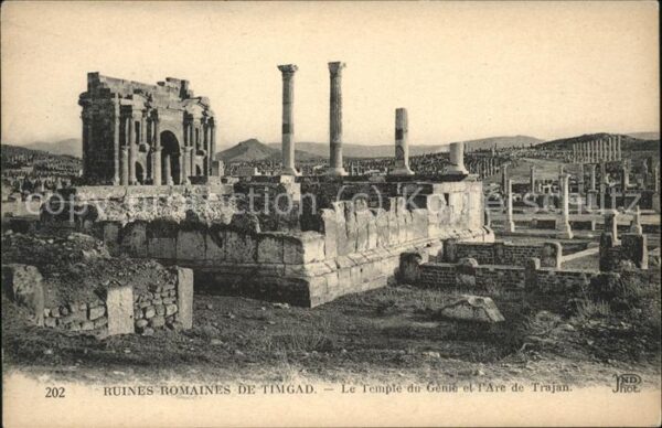 Timgad Ruines Romaines Arc de Trajan et Temple
