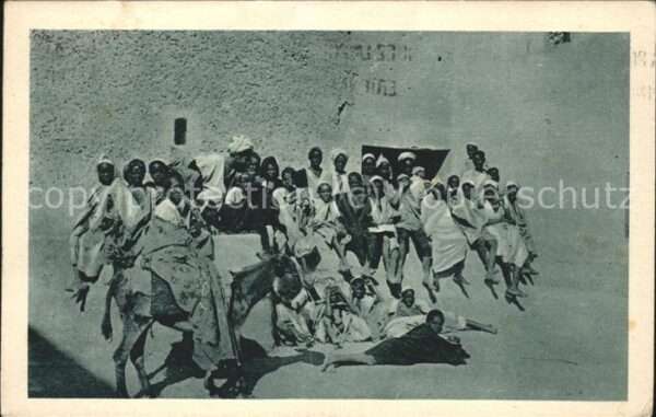 Algerien Groupe d_enfants dans le Sud Fetes du C