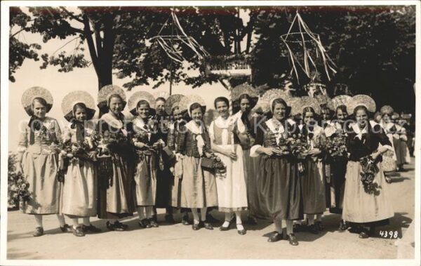 Trachten Schweiz St. Gallen Frauen Gruppenfoto