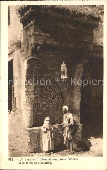 Fes Un marchand d_eau et une jeune citadine