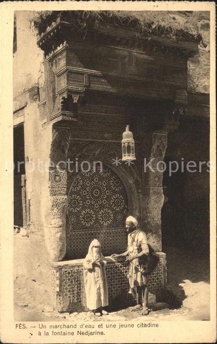Fes marchand citadine fontaine Nedjarine