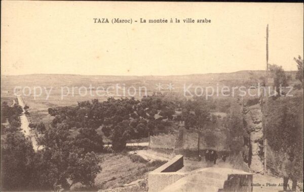 Taza Maroc La montee a la ville arabe