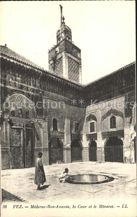 Fes Fez Maroc Medersa Bou Anania Cour et le Minaret
