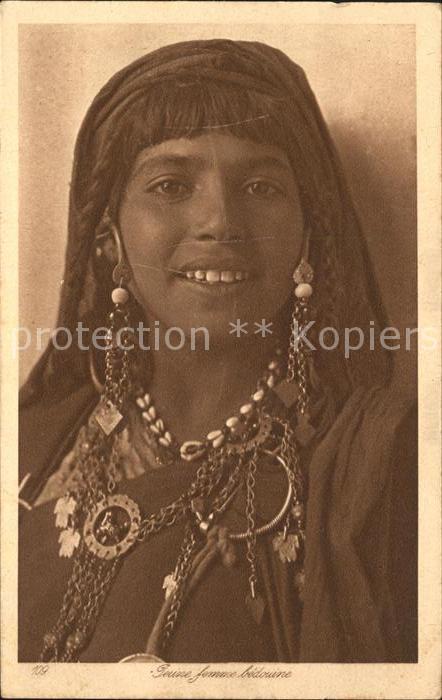 Marokko Maroc Jeune femme bedowne